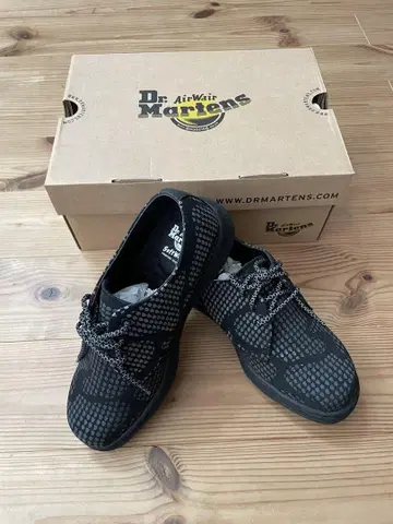 새상품급 Dr. Martens ESTRELA 스니커즈 24cm
