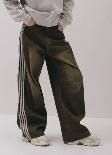 THE TOE 브라운 트랙 데님 팬츠 XS 사이즈