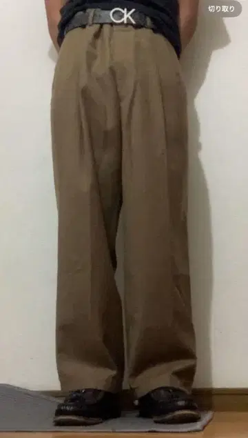와이드 슬랙스 브라운 투 턱