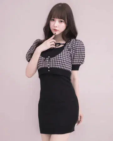 pium 블랙과 체크 무늬의 미니 원피스 반팔