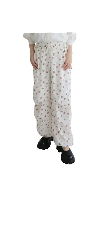 쥬메로 flower cargo pants
