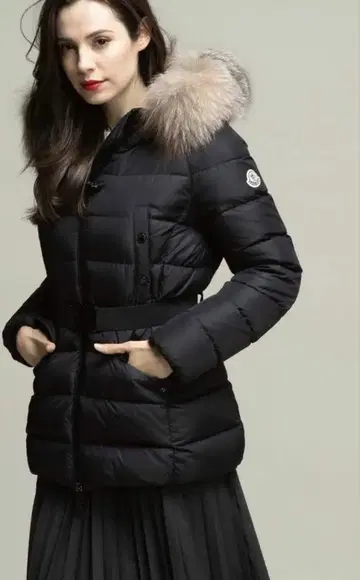 MONCLER 블랙 퍼 포함 다운 자켓