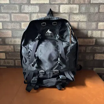 GREGORY 데이앤하프 은색 택 made in USA 블랙