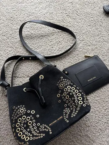 MICHAEL KORS 스웨이드 숄더백
