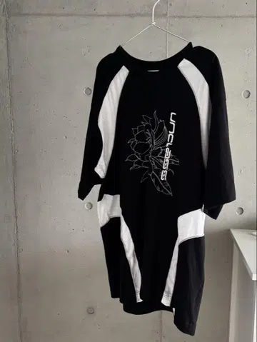 neith. 롱T셔츠 블랙