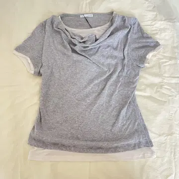 그레이 드레이프 넥 반팔 상의