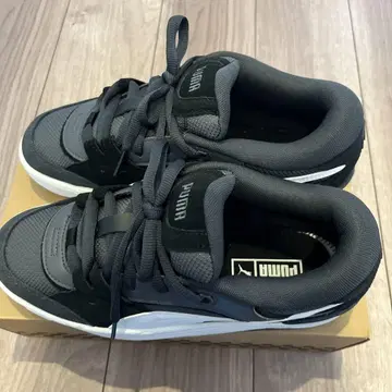 PUMA 그레이 블랙 스니커즈