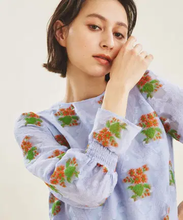 GRACE CONTINENTAL 타일 자카드 퍼프 탑