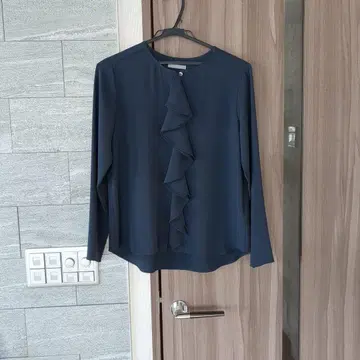 네이비 프릴 긴팔 블라우스