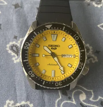 SEIKO 5 SBSA307 'Yellow'