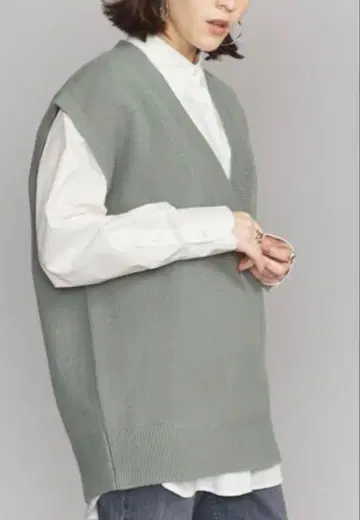 유나이티드 애로우즈 해밀턴 울 빅 V넥 베스트