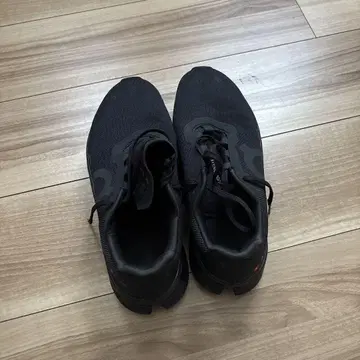 on 블랙 러닝화