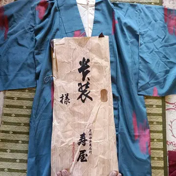 파란색 빨간색 무늬 겉옷