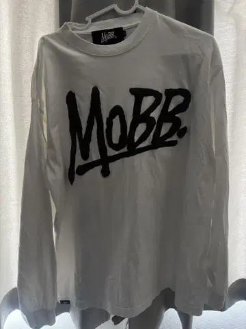 MoBB 로고 프린트 롱 슬리브 T셔츠