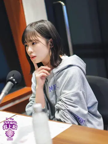 쇼겐지 요코 착용 후드티 가격 인하 가능