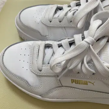 PUMA 화이트 스니커즈