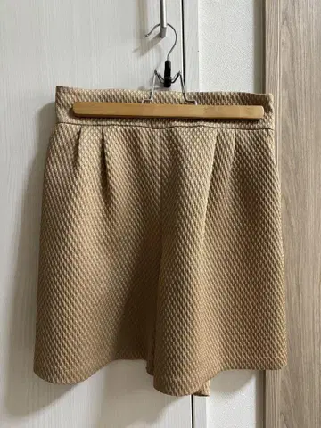 여성용 베이지 와플 원단 무릎 기장 큐롯