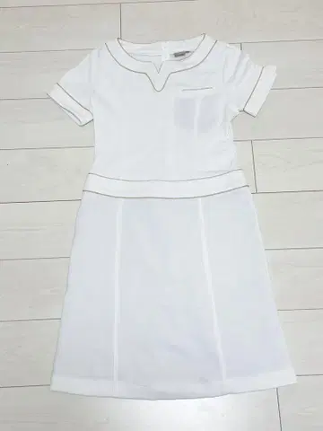 STYLISH WORKS 화이트 V넥 원피스 에스테틱 유니폼