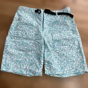new balance 스카이블루와 화이트 숏팬츠 M 사이즈 상당
