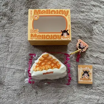 Mellojoy 스퀴즈 크림 와플 삼각형
