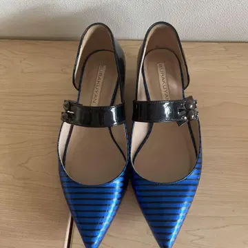 BURAKUYAN 파랑블랙 스트라이프 스틸레토 펌프스
