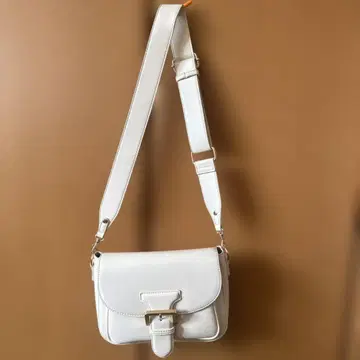 moussy 숄더백 화이트