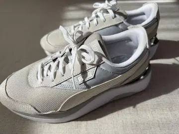 PUMA 그레이 스니커즈 스노우맨 콜라보 통굽