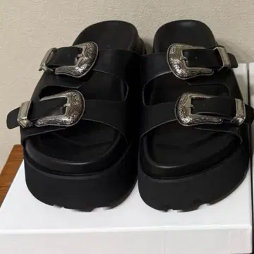 MEDI WESTERN BUCKLE SANDALS 블랙 S