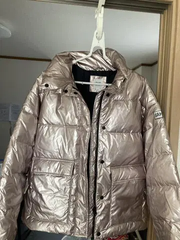 GAP 광택 있는 다운 자켓 S 사이즈