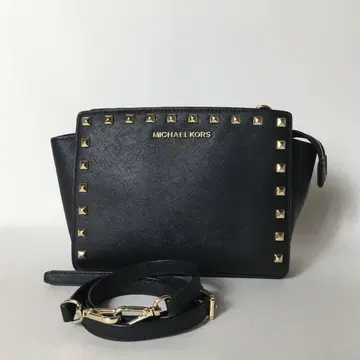 2509-63 | 새상품급 | 마이클코어스 숄더백 블랙 스터드