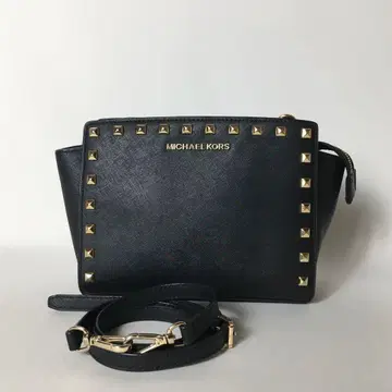 2509-63 | 새상품급 | 마이클코어스 숄더백 블랙 스터드