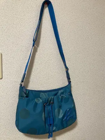 에네스베 숄더백