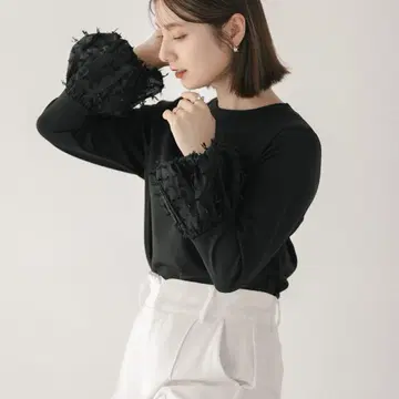 Fit more 프린지 벌룬 슬리브 티셔츠 블랙