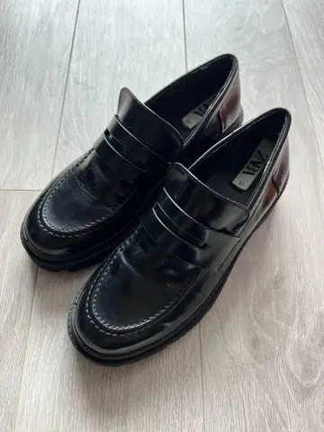 ZARA 블랙 통굽 로퍼 37