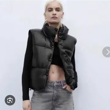 ZARA 인조 가죽 다운 베스트 M 사이즈 블랙