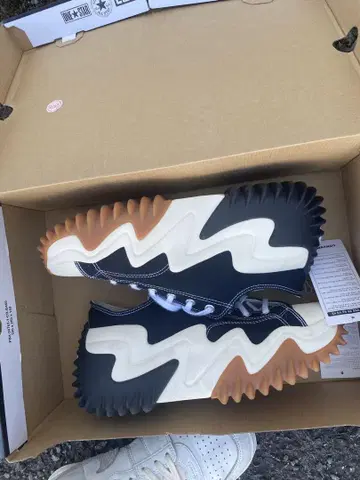 CONVERSE 란스타 모션 한국 한정판 명동