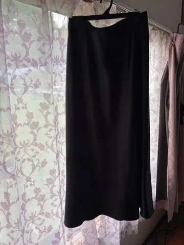ZARA 블랙 롱 스커트 S 사이즈 (M 사이즈 착용자도 가능)