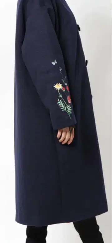 이즈 스칼라 자수 네이비 롱 코트