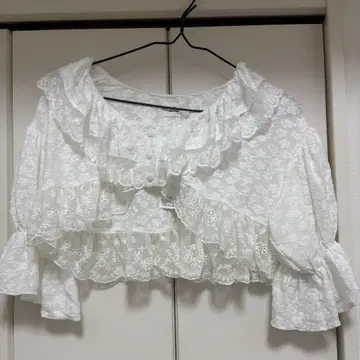 스캘럽 frill 볼레로 화이트