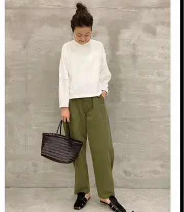 비어즐리 스티치 롱T셔츠 화이트