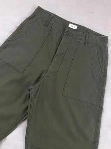 수빈 코튼 백 새틴 베이커 팬츠