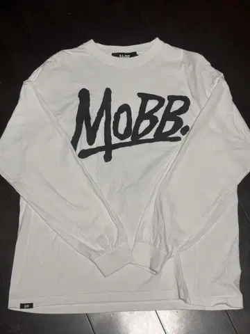 MOBB 로고 프린트 긴팔 티셔츠