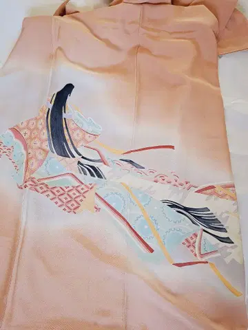 연한 벽돌색 십이단 공주 패턴