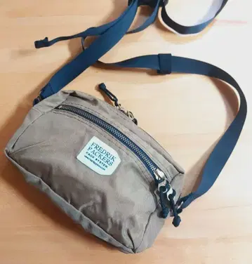 새상품급 프레드릭 패커스 420D SNUG SHOULDER 카키
