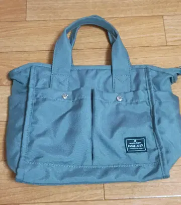 숄더백 그레이색 전면 포켓 부착