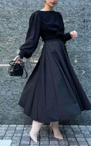 eimy 이스토아 랜덤 턱 볼륨 스커트 (BLACK)