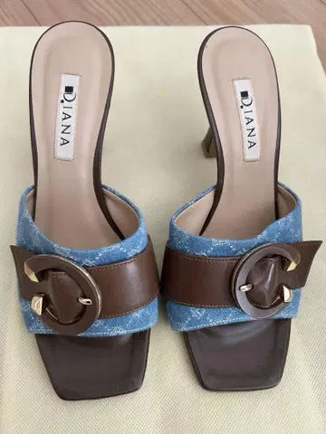 D.IANA 데님 브라운 샌들