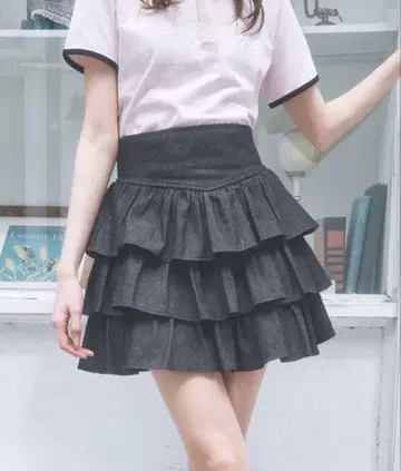 Lovilyn -5kg 삼단 프릴 미니 스커트 (팬츠)