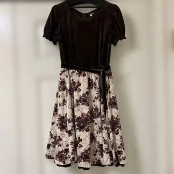레스트로즈 꽃무늬 반팔 무릎 기장 원피스 LEST ROSE