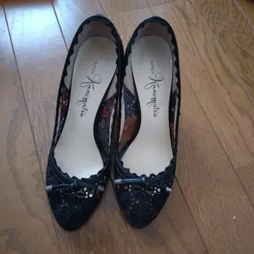 긴자 카네마츠 펌프스
